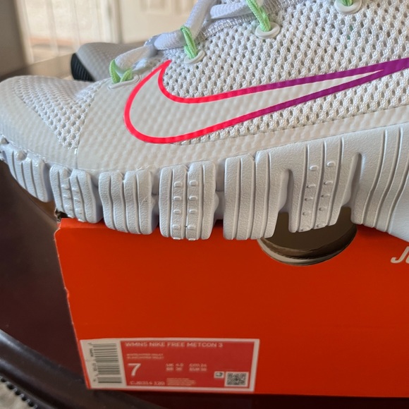 Brand new nike shoes - Picture 6 of 9